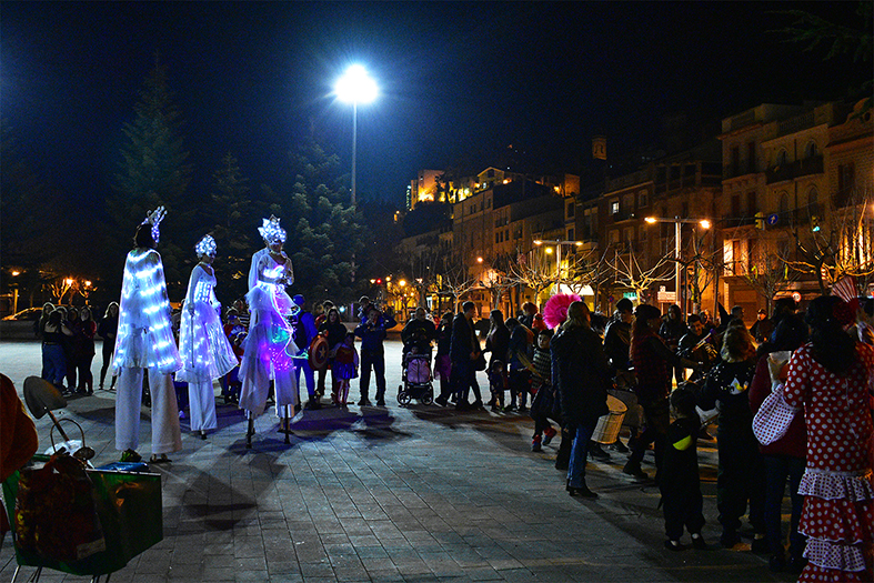 Acabament de la rua del Carnestoltes de Súria a la plaça de Sant Joan.