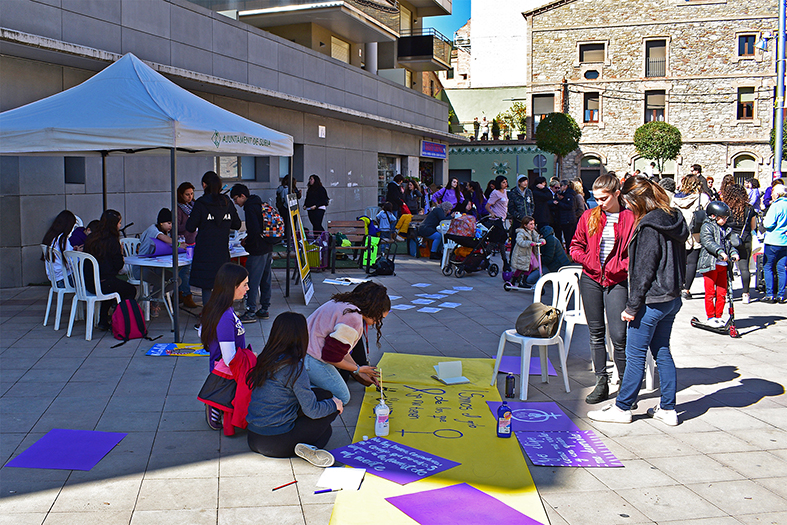 Activitats a la plaça de la Serradora, dins del Dia Internacional de la Dona a Súria.