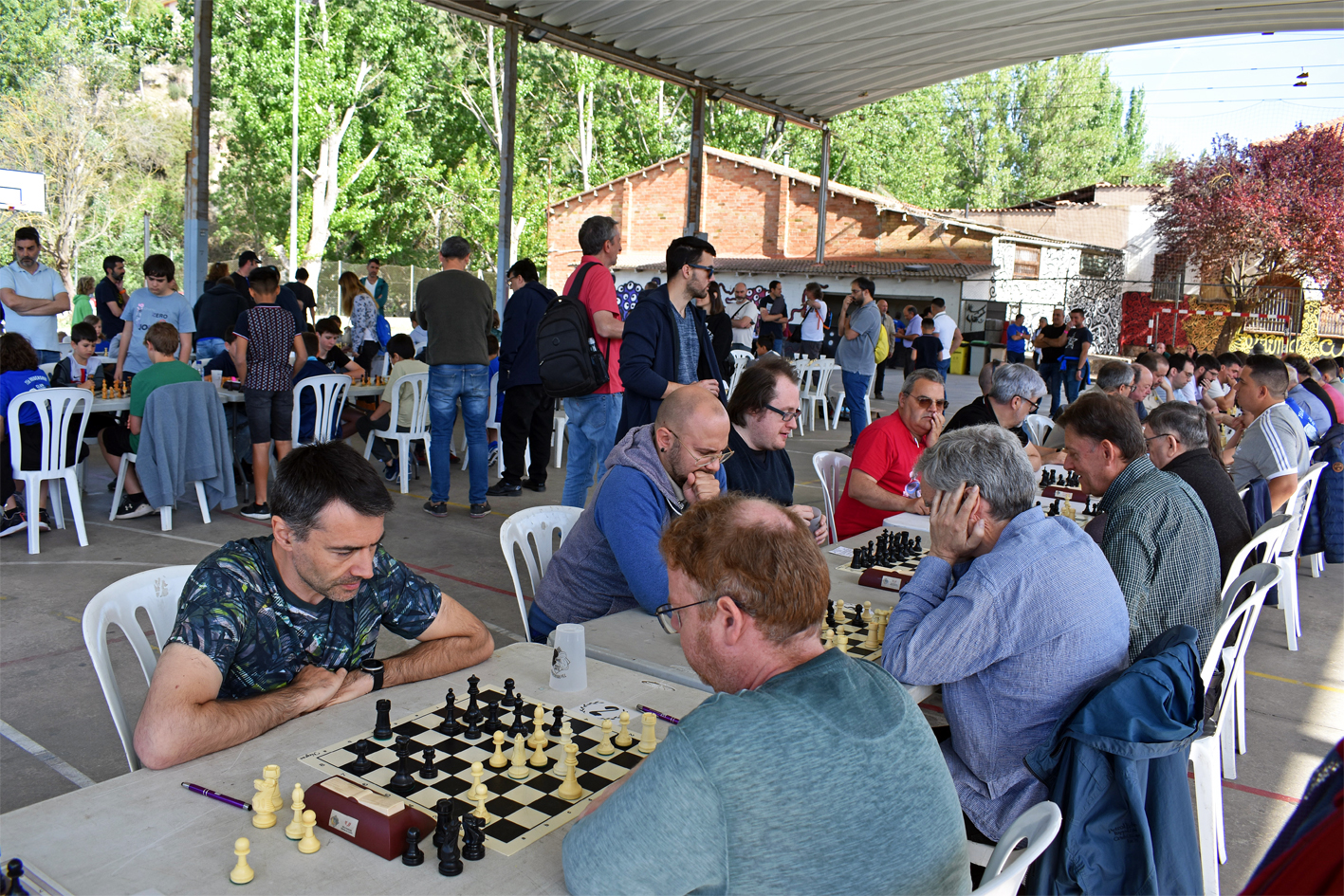 El Club d'Escacs Súria i Escacs Catalònia Joviat celebren el 75è aniversari amb una participada festa escaquista