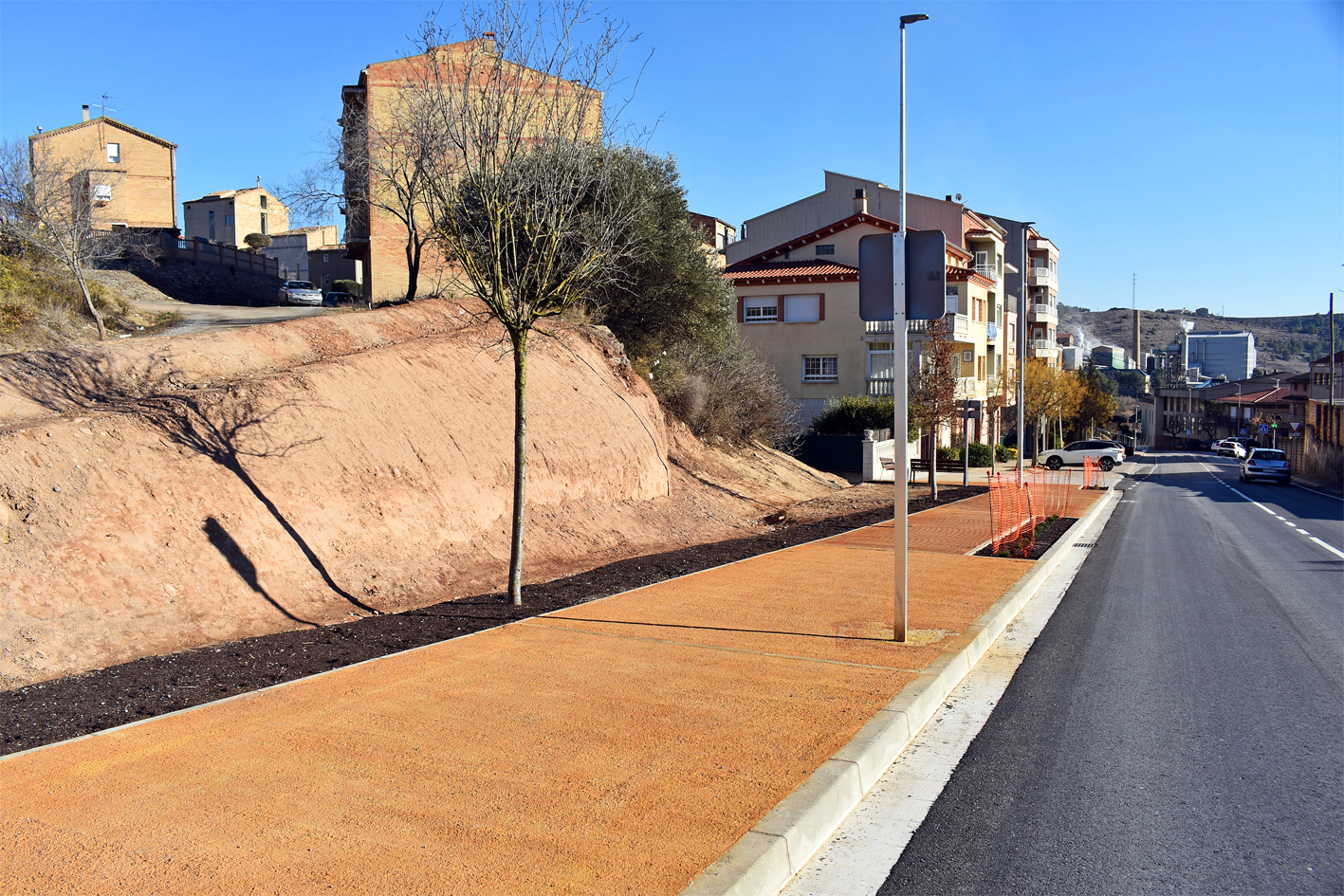 Els barris de Santa Maria i Bellavista ja disposen d'un accés renovat amb nova vorera, passos de vianants i altres millores de l'entorn