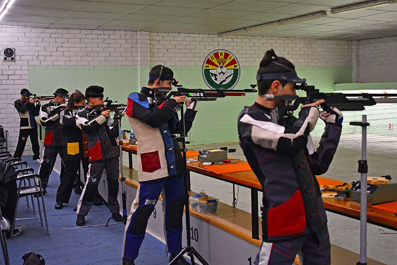 Participants en la 25a Tirada Internacional d'Armes Pneumàtiques, dins del programa de la Festa de Sant Sebastià.
