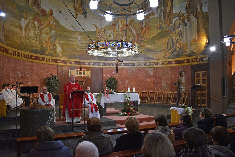Missa solemne de renovació del Vot de Poble a Sant Sebastià, celebrada a l'Església Parroquial de Sant Cristòfol.