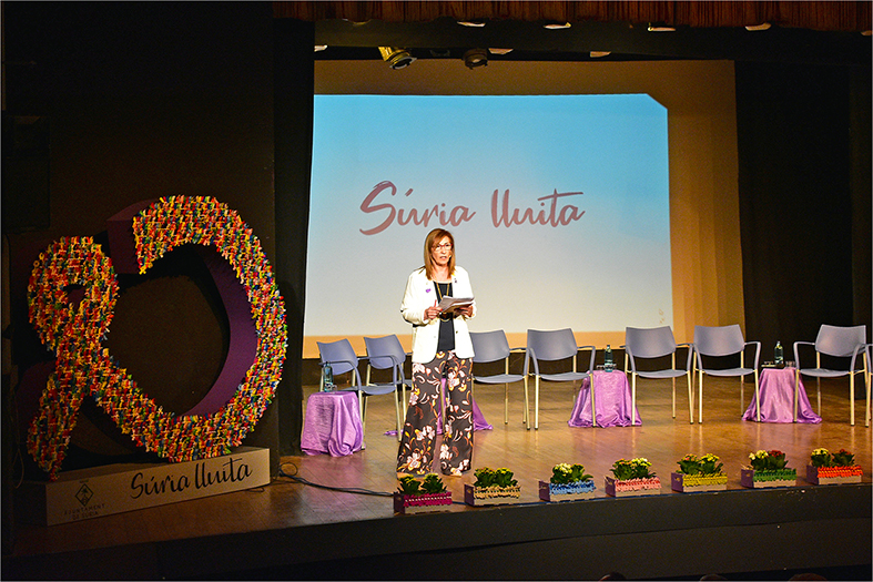 La regidora de Benestar Social, Sanitat i Solidaritat, Carme Besa, parla abans de la taula rodona de la campanya Súria Lluita contra el cà ncer, al Teatre del Foment Cultural.