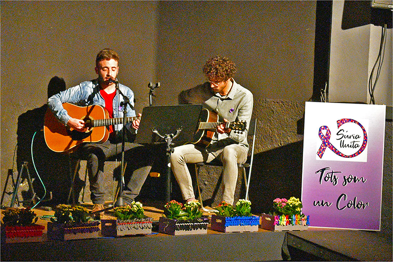 Actuació del grup Morlan River al final de la taula rodona de la campanya Súria Lluita contra el cà ncer, al Teatre del Foment Cultural.