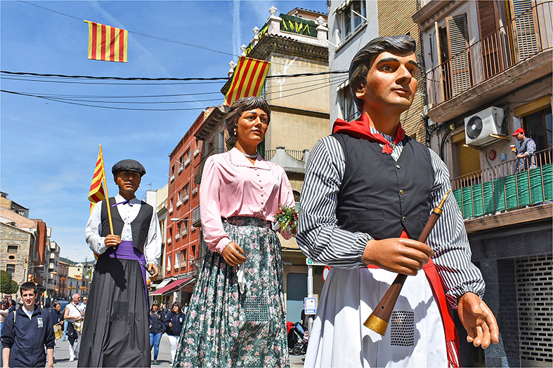La colla gegantera del Poble Nou (Manresa), durant la cercavila de l’11a Trobada Gegantera de Súria.