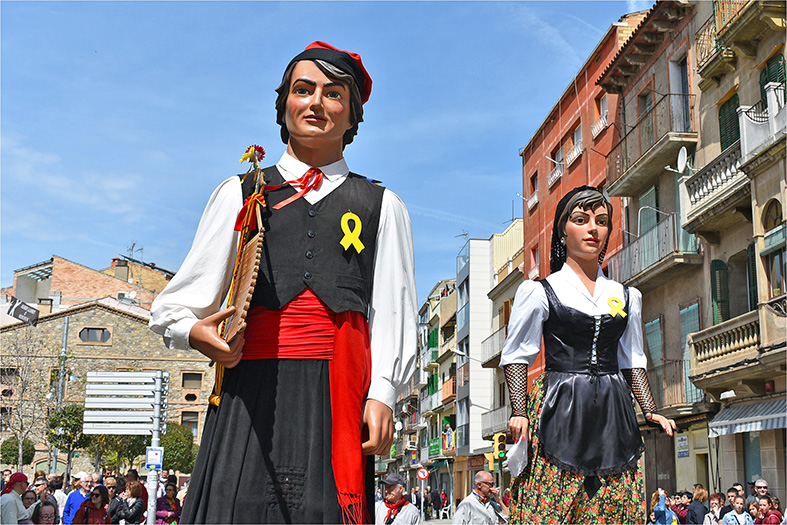 La colla gegantera de Callús, durant la cercavila de l’11a Trobada Gegantera de Súria.