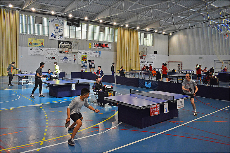 Imatge del 1r Torneig de Tennis Taula Vila de Súria al Pavelló Municipal d’Esports.