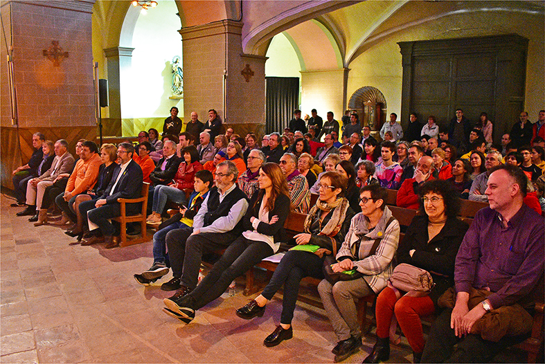 L’acte de presentació del llibre 'Els Gegants de Migmón. L’odissea centenà ria dels Gegants Vells de Súria’ i de l’estrena de la restauració dels Gegants Vells va omplir l’Església del Roser.