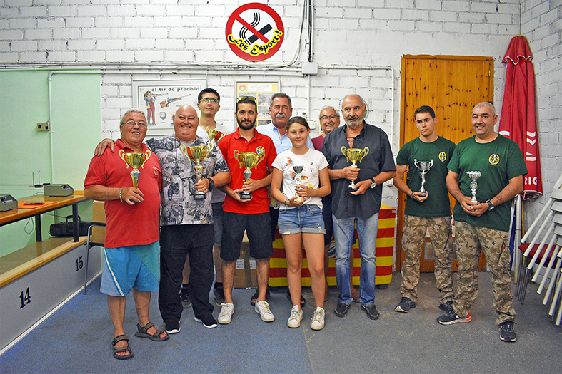Participants guardonats en la Tirada Esportiva de la Festa Major de Súria, al Camp de Tir de la Vall Seca.