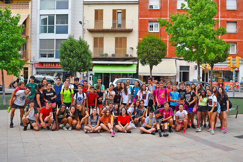 Participants en la Gimcana Nocturna a la plaça de la Serradora, dins del programa de la Festa Major de Súria.