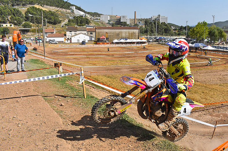 Imatge del 13è Rà pid Tram de Motos al camp de les Cases Noves, dins del programa de la Festa Major de Súria.