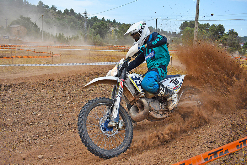 Imatge del 13è Rà pid Tram de Motos al camp de les Cases Noves, dins del programa de la Festa Major de Súria.