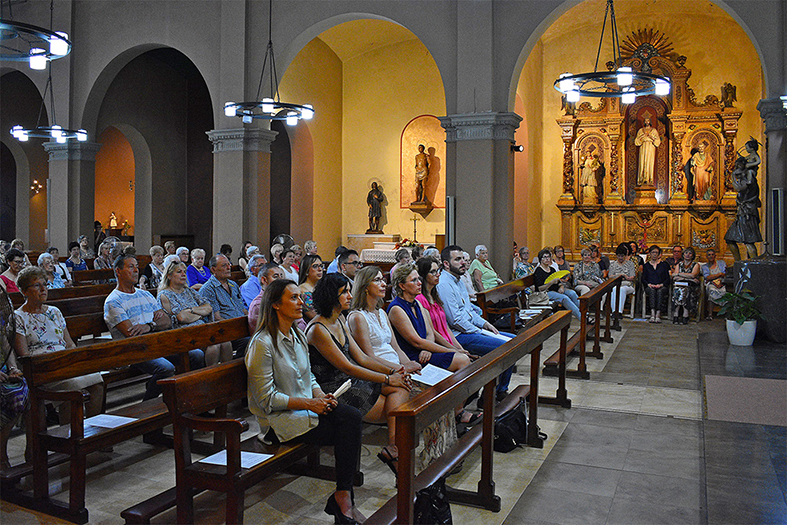 Missa solemne de Festa Major, a l’Església Parroquial de Sant Cristòfol.