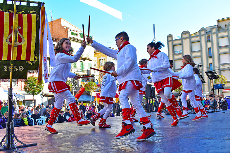 Actuació dels Bastoners de Súria durant la Fira de Nadal.