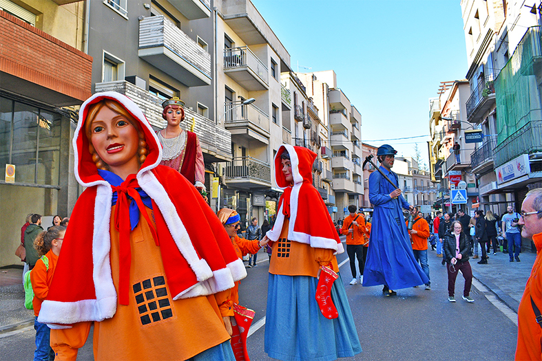 Actuació dels Geganters i Grallers del Poble Vell durant la Fira de Nadal.