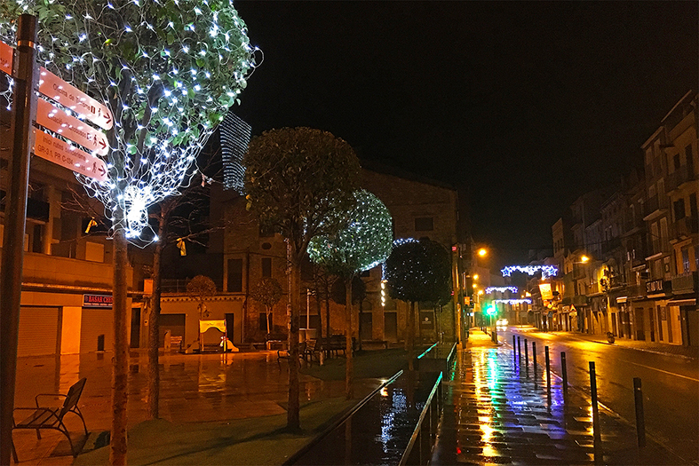 Il·luminació de Nadal al centre urbà de la vila.