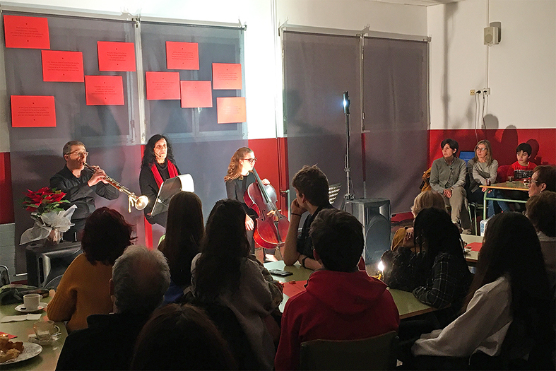 'El Poema de Nadal', amb Marialba Esquius, Joan Adam i Queralt Adam, a l'Institut Mig-Món.