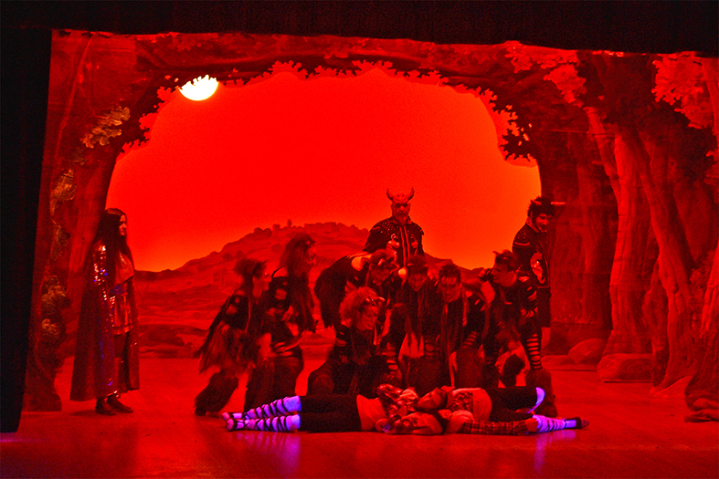 Escena d'Els Pastorets de Súria, al Teatre del Foment Cultural.