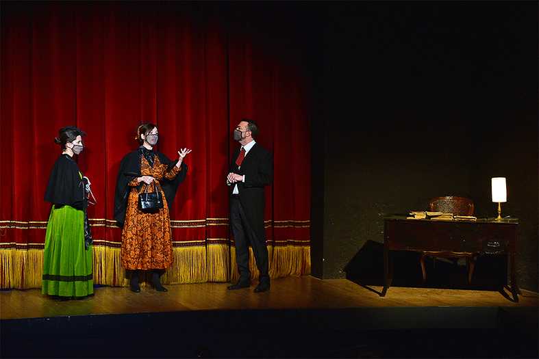 Escena d'Els Pastorets de Súria en la versió sinòptica, representada al Teatre del Foment Cultural d'acord amb les normes de protecció anti-covid.