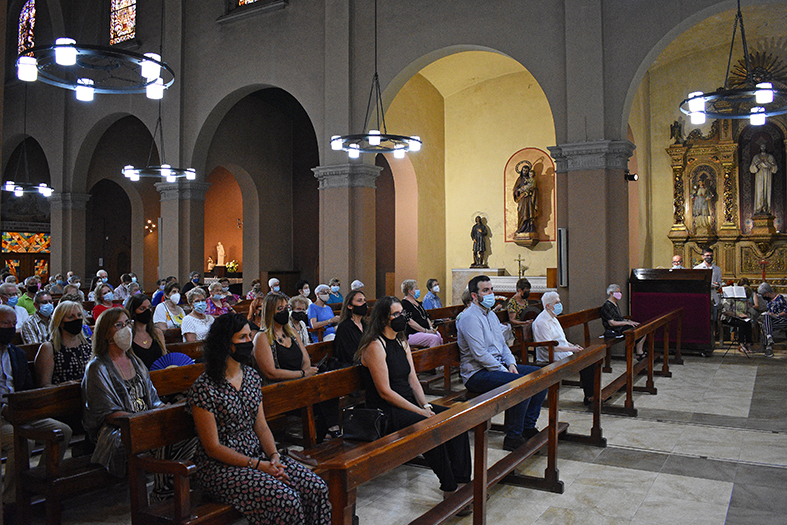 L’alcalde Albert Coberó i altres membres de la corporació municipal, durant la missa solemne de Festa Major a l’Església Parroquial de Sant Cristòfol.