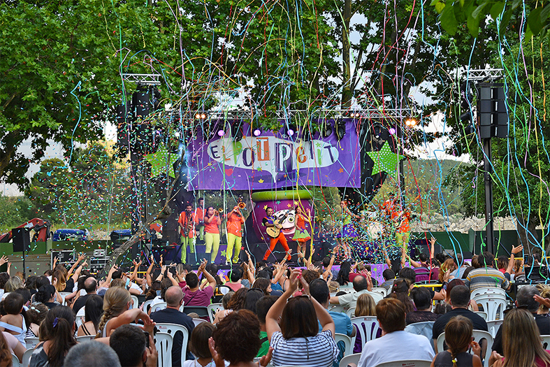 Espectacle infantil de la companyia El Pot Petit al Parc Municipal Macary i Viader, dins del programa de la Festa Major.