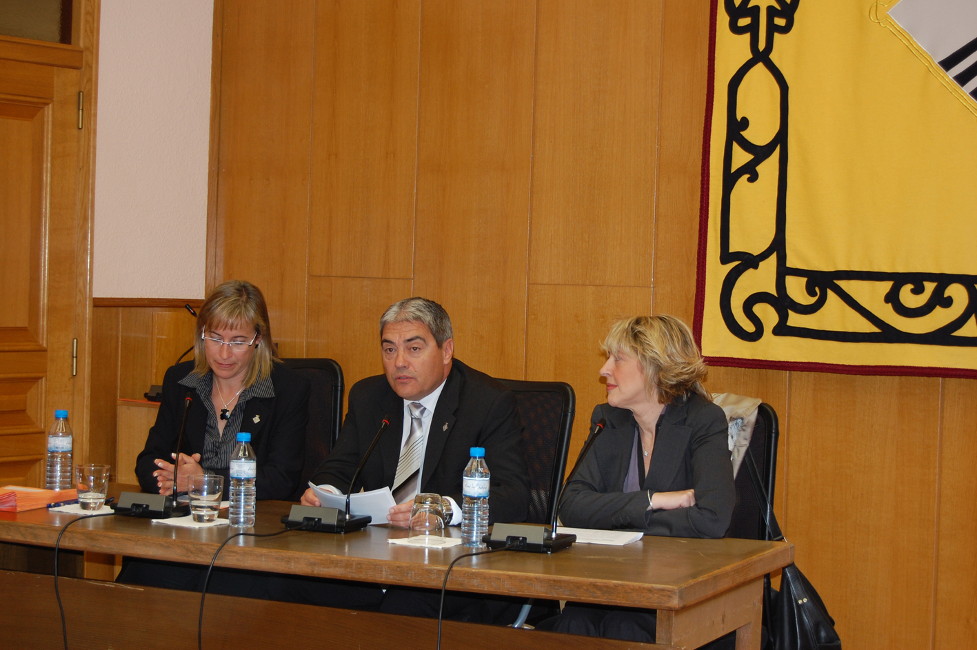 Dijous 6 de maig de 2010 - Acte de presentaciÃ³ del programa SÃºria Municipi Lector, amb l'alcalde Antoni JuliÃ¡n, la regidora Encarna Mata i la vicepresidenta del ClijCat, Reina Duarte.