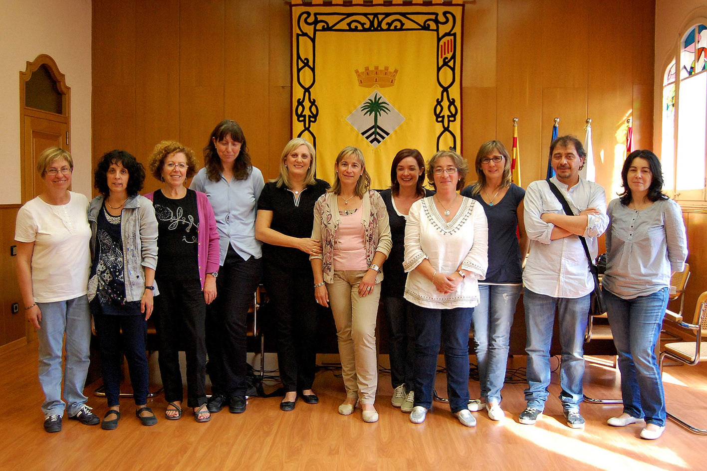 Dijous 9 de juny de 2011 - Participants en la reuniÃ³ del programa SÃºria Municipi Lector al salÃ³ de sessions de la Casa de la Vila, amb la regidora Encarna Mata.