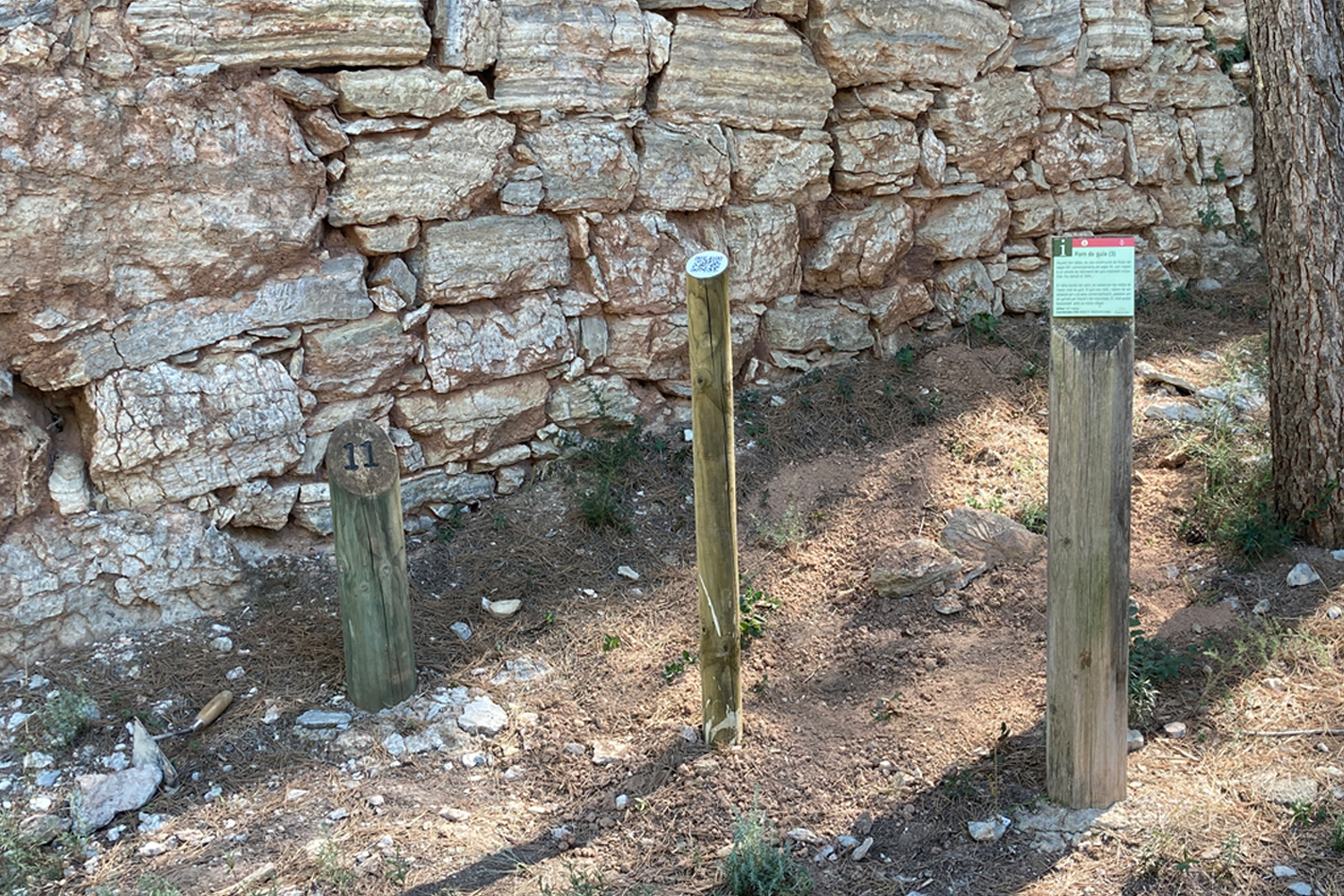 Codi QR del Museu de la Mineria de Súria (centre), a l'Espai Patrimonial de les Guixeres.