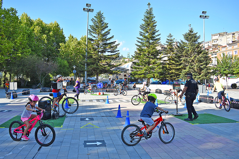 Circuit de seguretat viària a la plaça de Sant Joan, dins de les activitats de la Setmana de la Mobilitat a Súria.