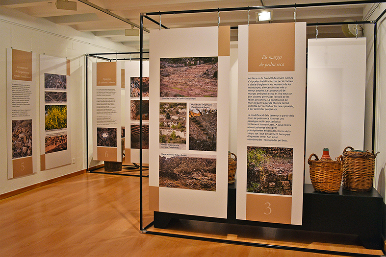 Imatge de l'exposició 'Pedres i Barraques', que es pot visitar fins al proper 8 de febrer a Manresa.