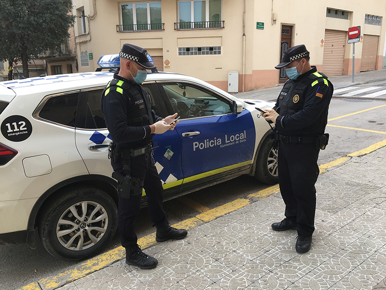 Agents de la Policia Local, amb equipament protector contra el coronavirus.