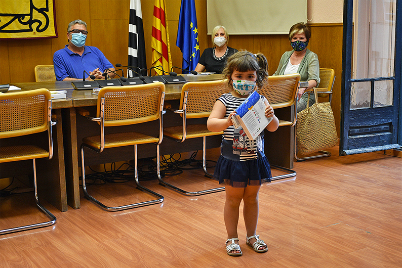 Guanyadora de la categoria de P3 de dibuix del concurs infantil 'Sant Jordi a casa', convocat per l'Ajuntament de Súria i la Biblioteca Pública.