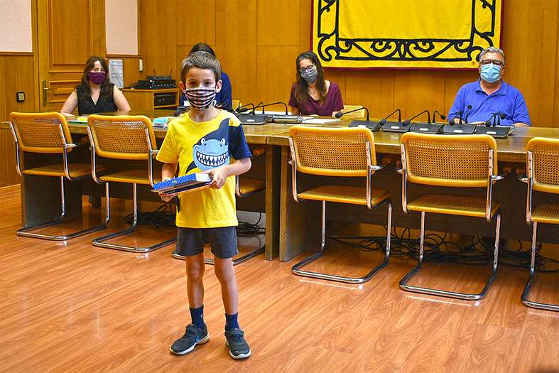 Guanyador de la categoria de P5 de dibuix del concurs infantil 'Sant Jordi a casa', convocat per l'Ajuntament de Súria i la Biblioteca Pública.