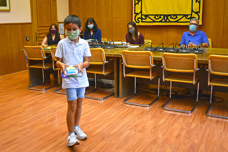Guanyador de la categoria de 1r-2n de Primària de dibuix del concurs infantil 'Sant Jordi a casa', convocat per l'Ajuntament de Súria i la Biblioteca Pública.