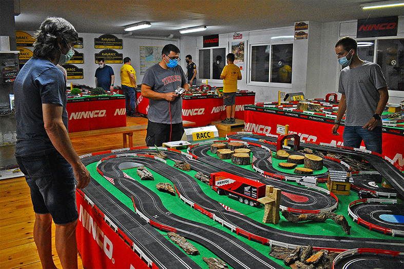 Participants del 19è Campionat Rodamón Slot, dins de la Festa Major de Súria.