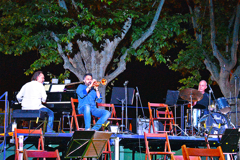 Concert de la Jazz Band de les Escoles Municipals de Música de Súria i de Navàs, amb els músics Guillermo Calliero i Federico Mazanti, al Parc Municipal Macary i Viader, dins del programa de la Festa Major de Súria.