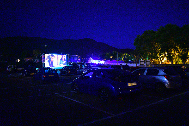 Sessió d'autocinema al Rieral del Tordell, dins del programa de la Festa Major de Súria.