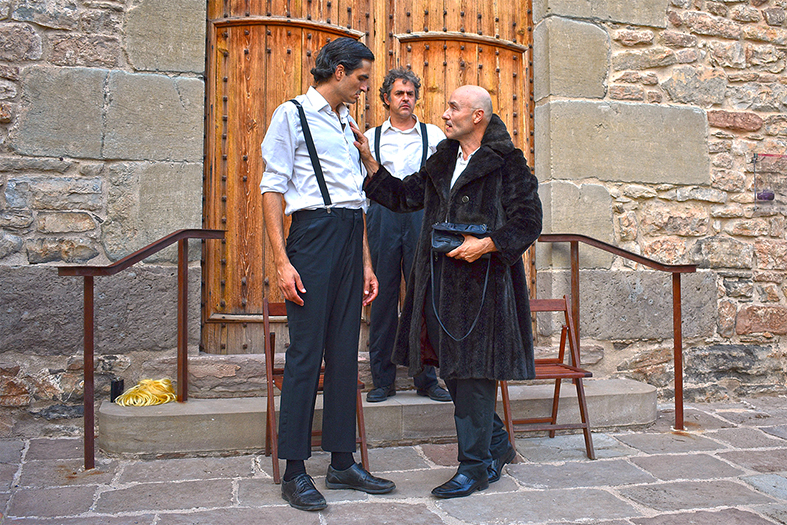 Sessió de microteatre al Poble Vell, dins del programa de la Festa Major de Súria i de la programació d'Art en Cicle.