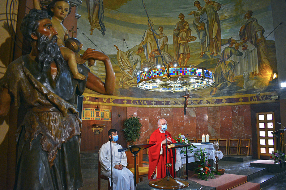 Missa solemne de Festa Major a l'Església Parroquial de Sant Cristòfol.