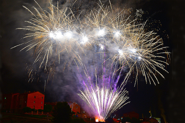 Imatge del castell de focs de la Festa Major de Súria.