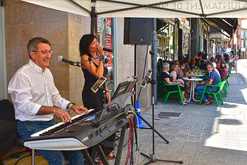 Vermut musical al centre de la vila, amb el duet surienc Ostres Ostres, dins del programa de la Festa Major de Súria.