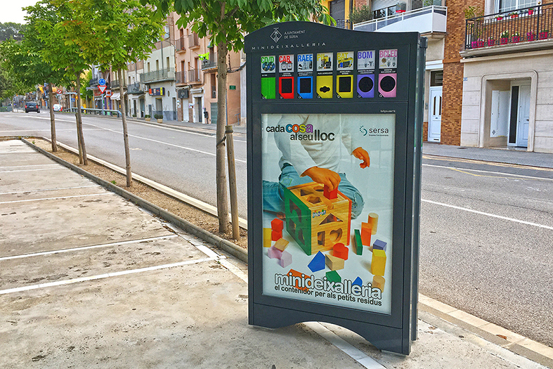 Minideixalleria instal·lada a l'entorn de l'Estació d'Autobusos.
