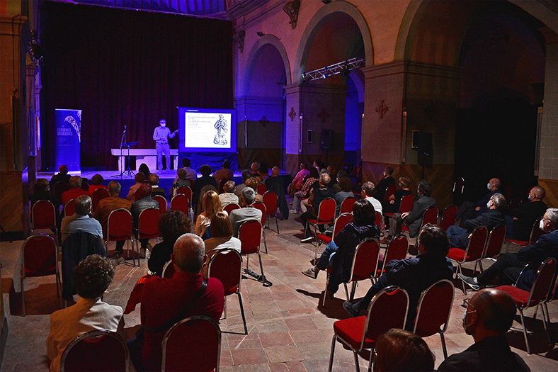 Imatge de la conferència d'Espurnes Barroques a l'Església del Roser.