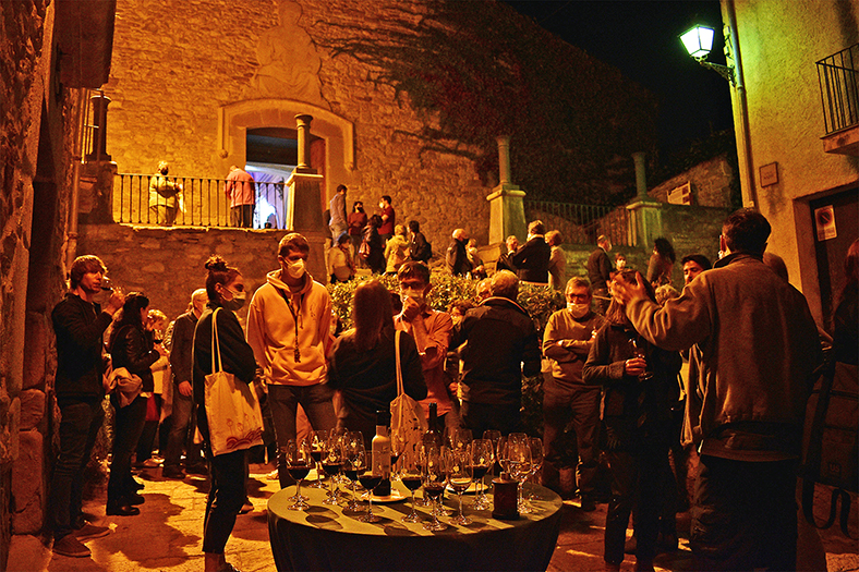Tast celebrat a l'entorn de l'Església del Roser, després del concert de l'Ensemble O Vos Omnes, dins del programa d'Espurnes Barroques.