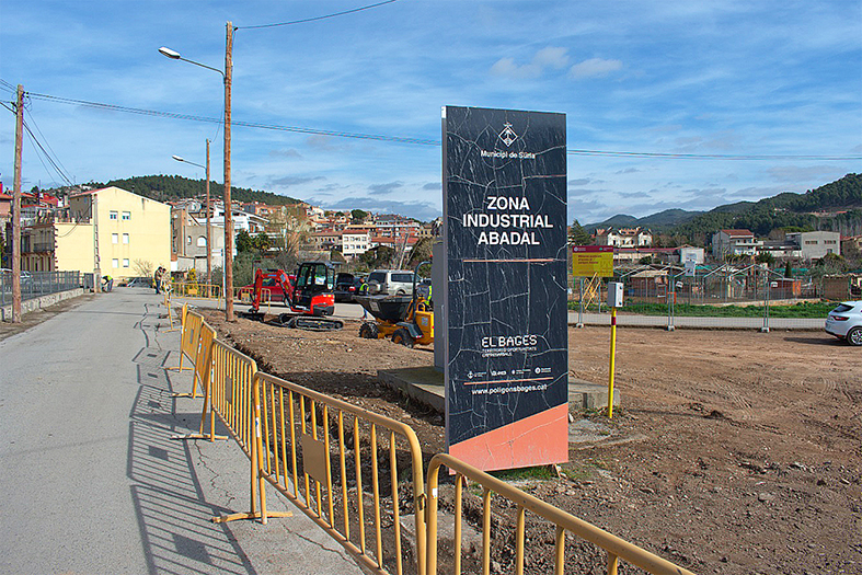 Imatge de les obres iniciades a la zona industrial Abadal, dins del pla de millora de polígons.