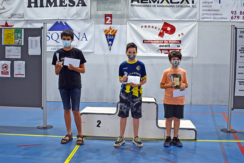 Lliurament dels guardons del 1r Torneig d'Escacs Actius-Memorial Joaquim Català, al Pavelló Municipal d'Esports.