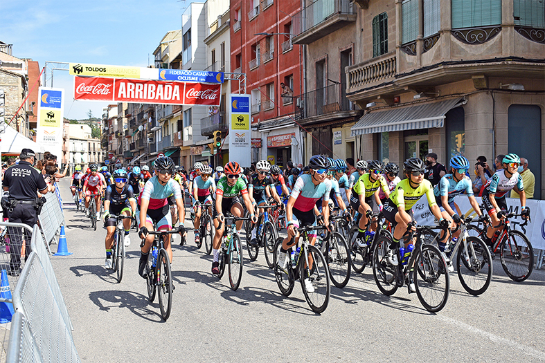Imatge de la sortida d'una de les proves de la 5a Cursa Ciclista Vila de Súria.