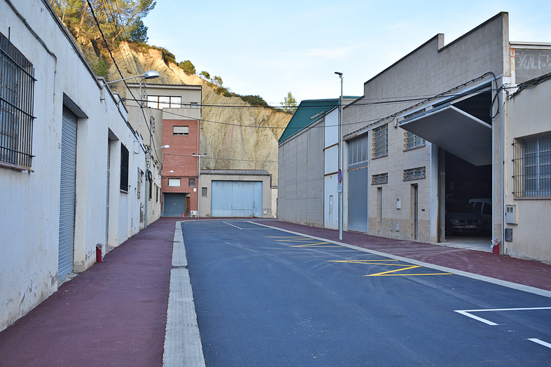 Tram del carrer Industrial (barri de Joncarets), després de l'acabament de les obres.