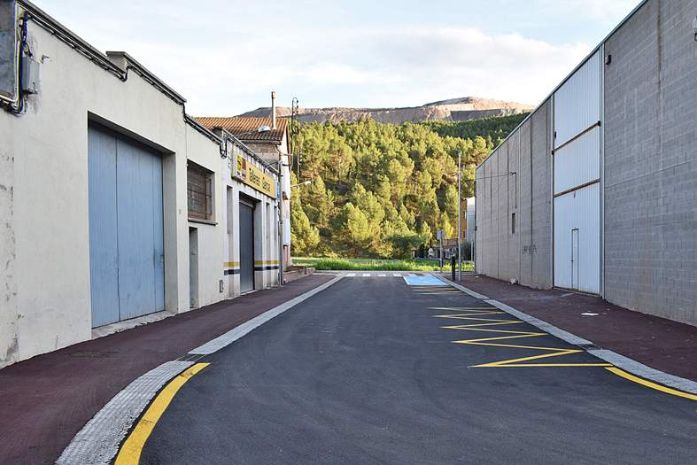 Tram del carrer Industrial (barri de Joncarets), després de l'acabament de les obres.