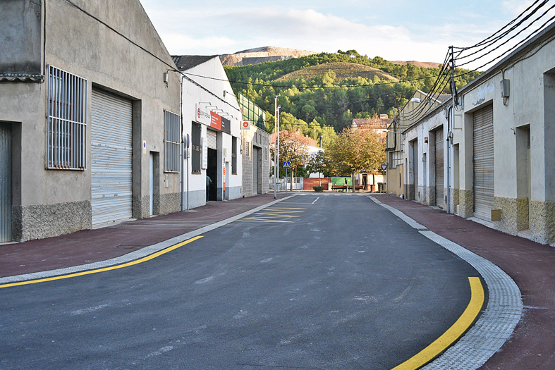 Tram del carrer Industrial (barri de Joncarets), després de l'acabament de les obres.